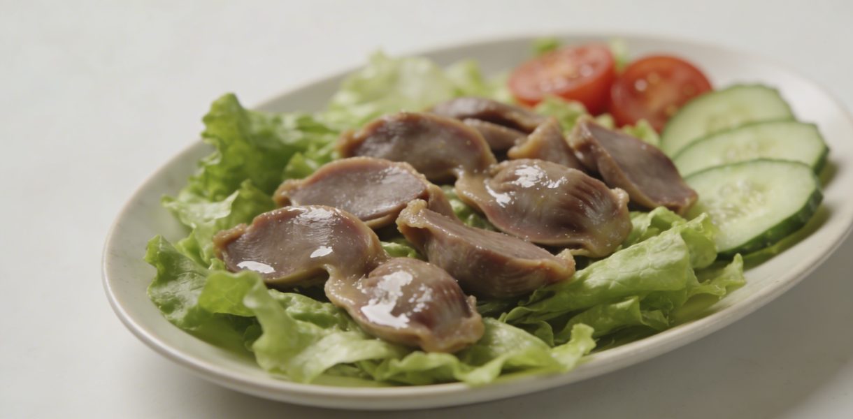 Assiette de salade verte avec gesiers de canard