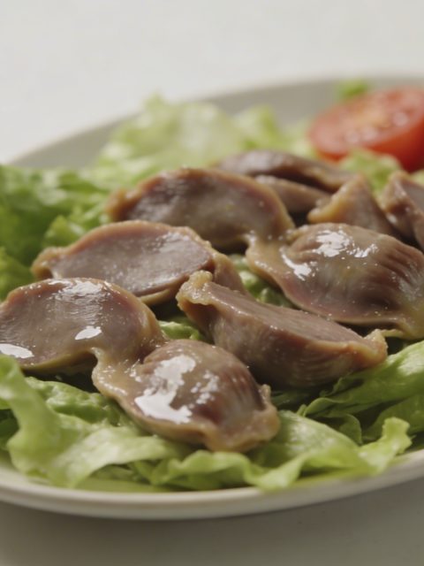 Assiette de salade verte avec gesiers de canard