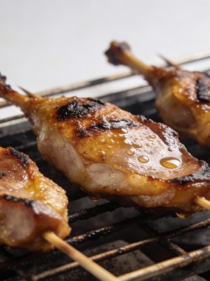 Brochettes de magret de canard grillees sur barbecue