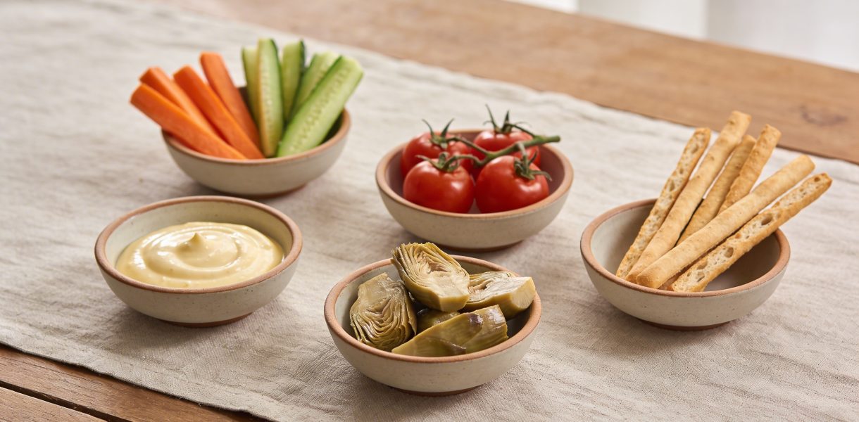 Table provencale avec hors doeuvre legers avant aioli