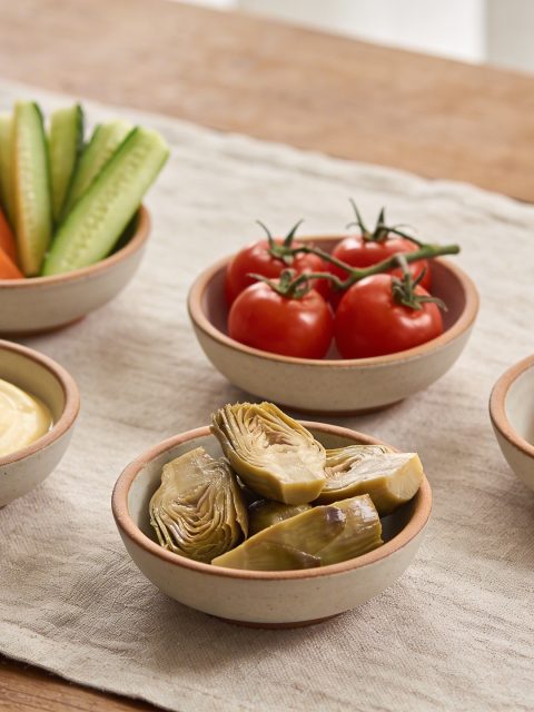 Table provencale avec hors doeuvre legers avant aioli